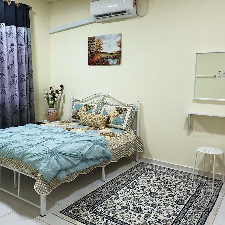 Auni & Auji Homestay Kemaman Chukai Екстер'єр фото