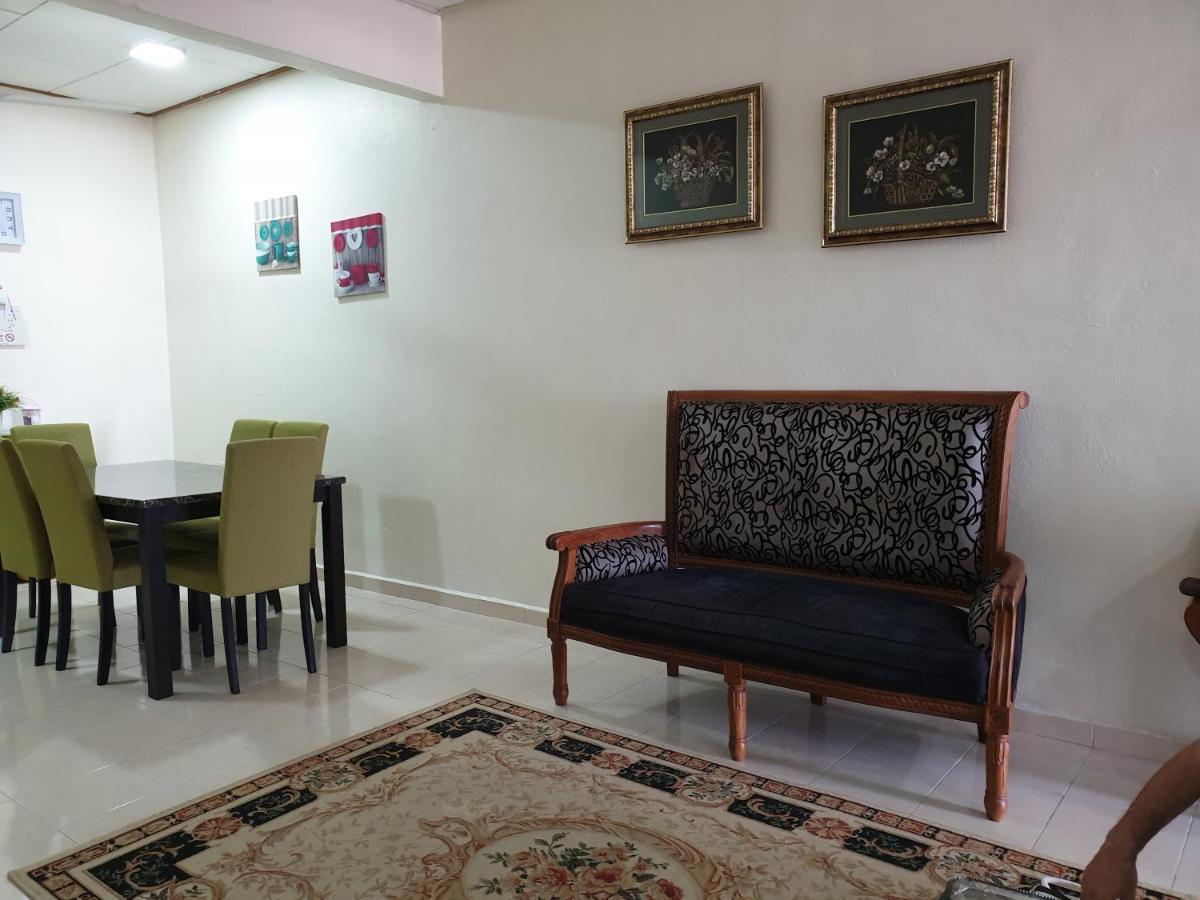 Auni & Auji Homestay Kemaman Chukai Екстер'єр фото